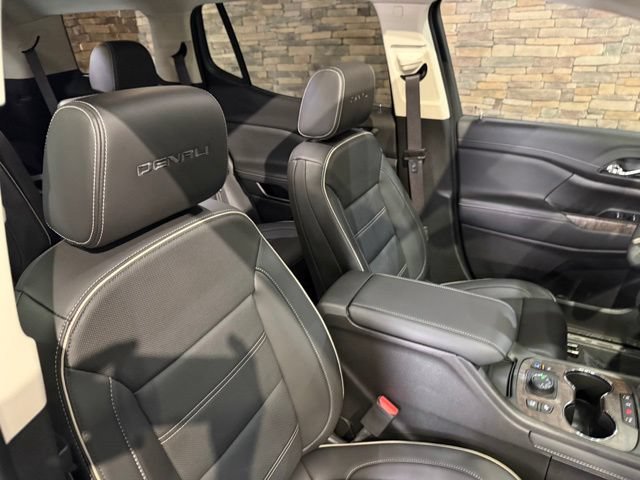 Used 2023 GMC Acadia Denali w/ Denali Ultimate Package AWD/4WD image 3