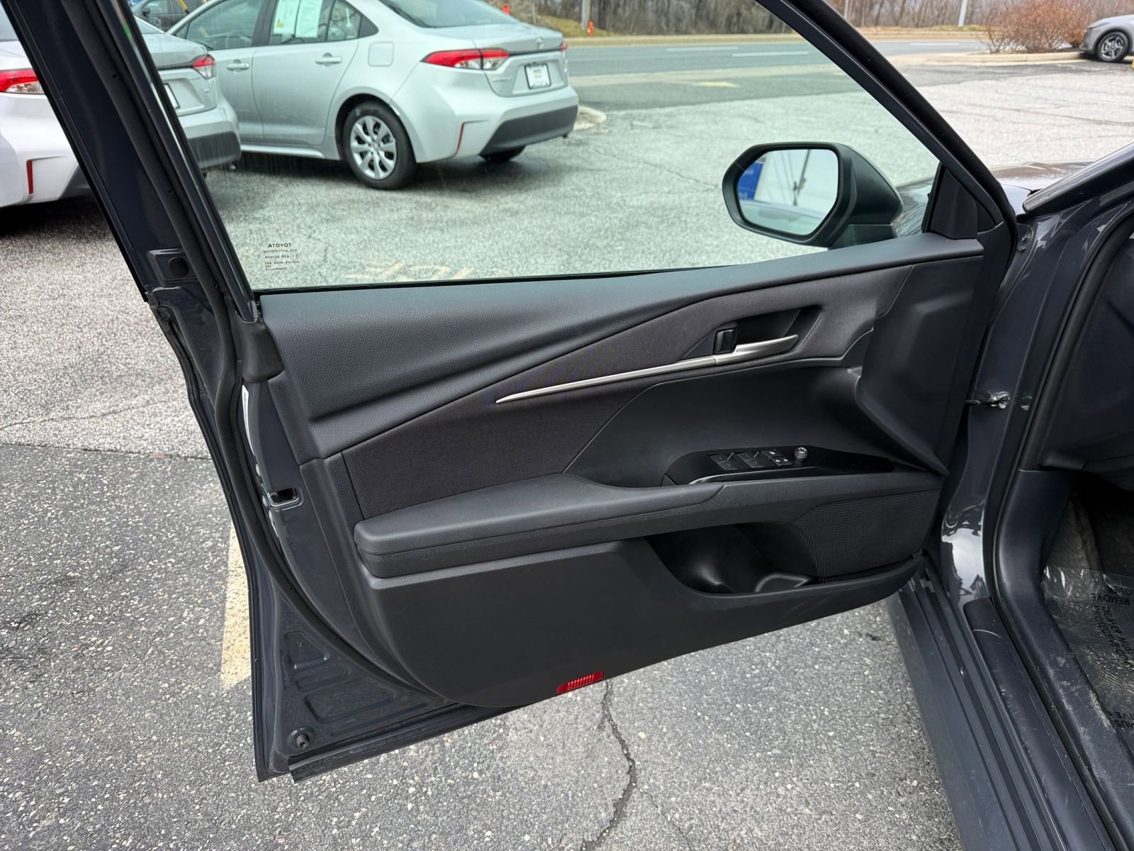 Used 2025 Toyota Camry LE image 18