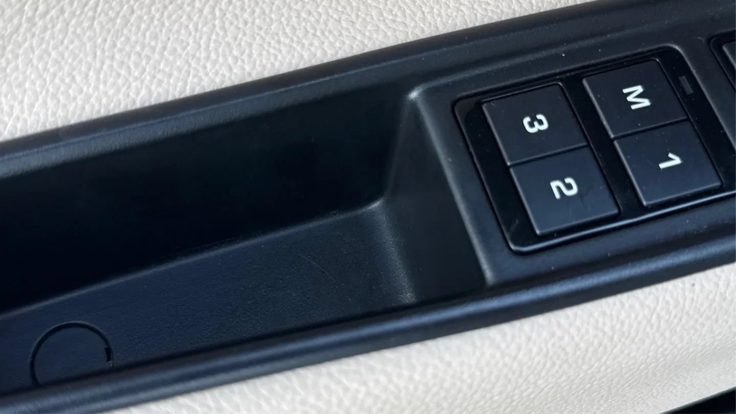 Used 2019 Jaguar XE Premium RWD image 42