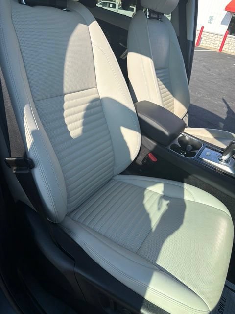 Used 2023 Land Rover Discovery Sport SE AWD/4WD image 27