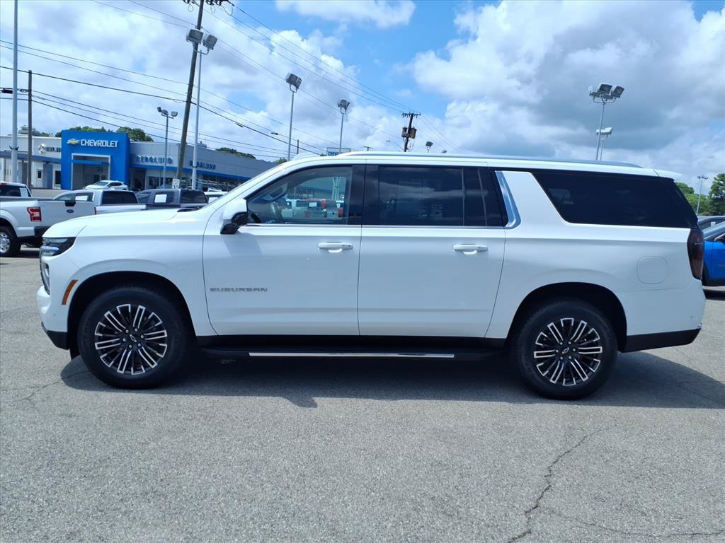 Used 2025 Chevrolet Suburban LT AWD/4WD image 7