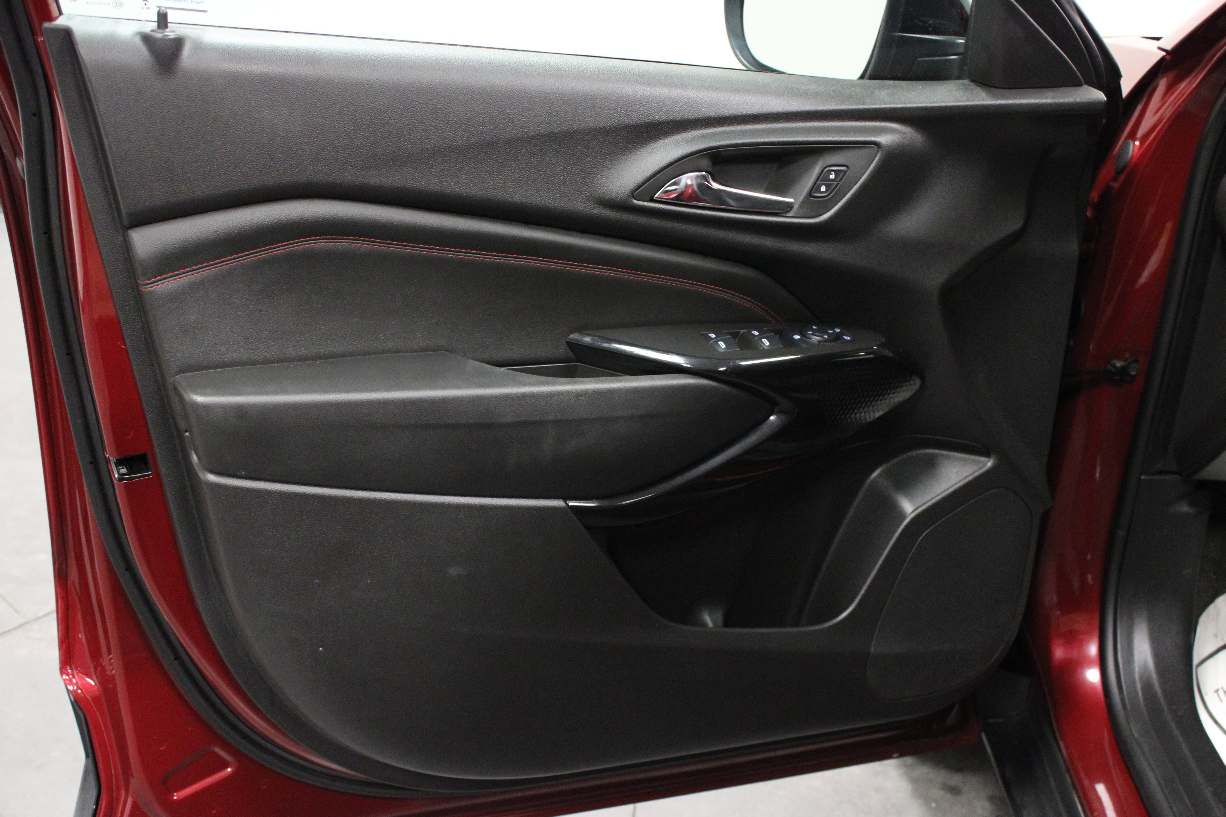 Used 2025 Chevrolet Trax RS w/ Driver Confidence Package FWD image 11