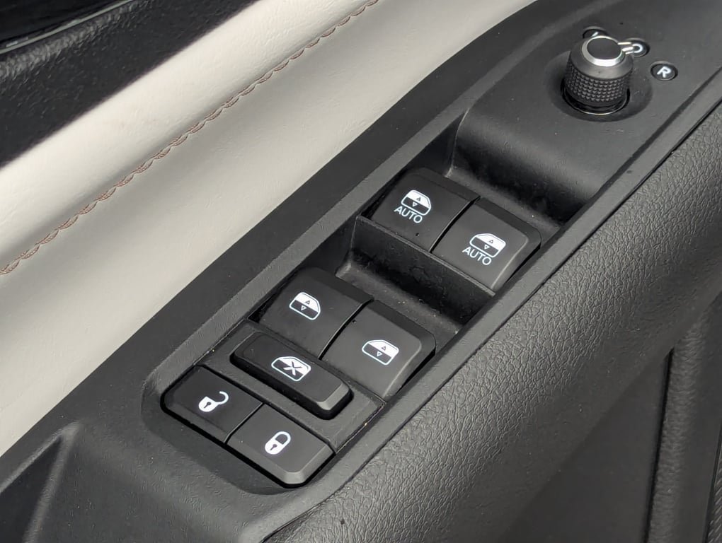 Used 2025 Jeep Compass Limited AWD/4WD image 21