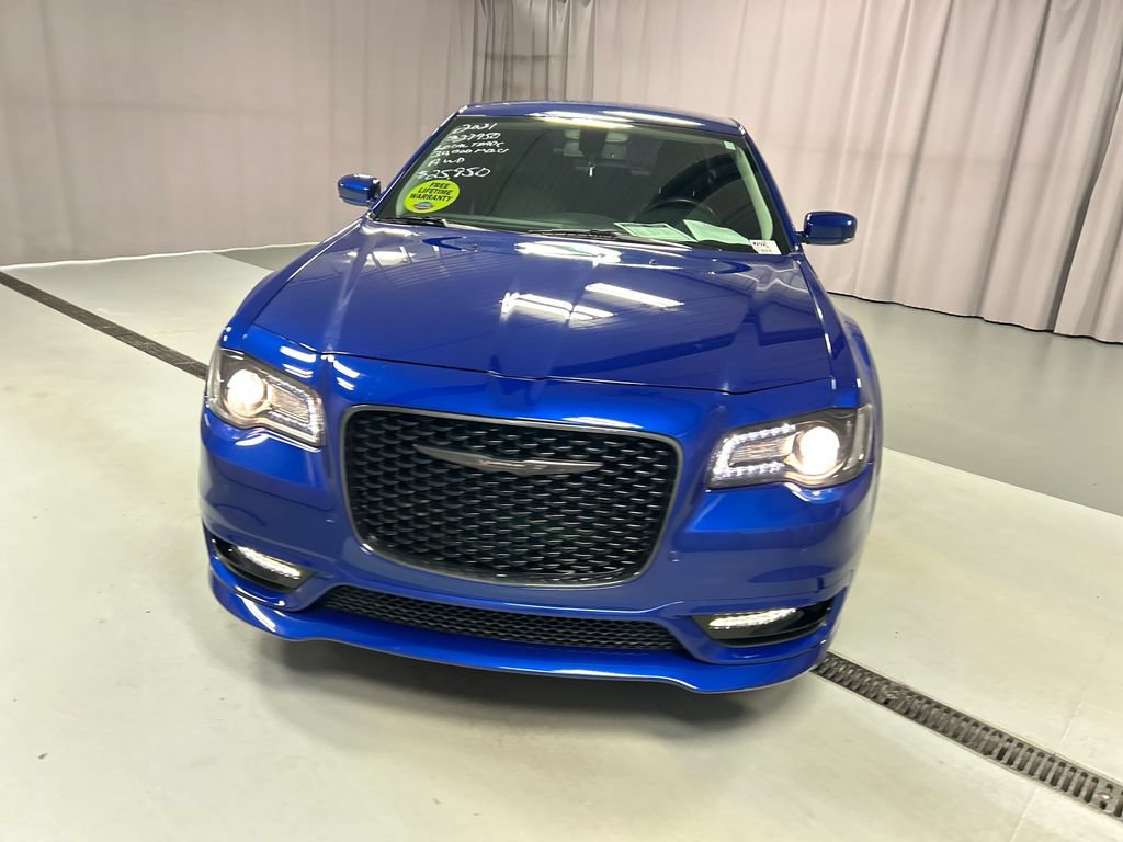 Used 2021 Chrysler 300 Touring L AWD/4WD image 2