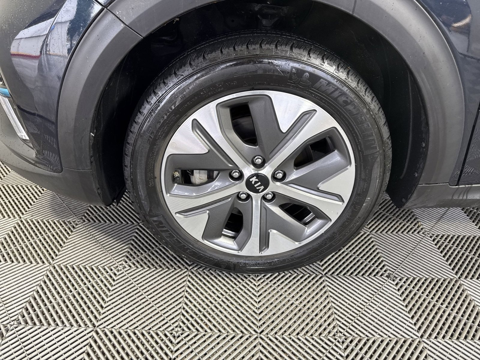 Used 2021 Kia Niro EX w/ Cold Weather Package image 12