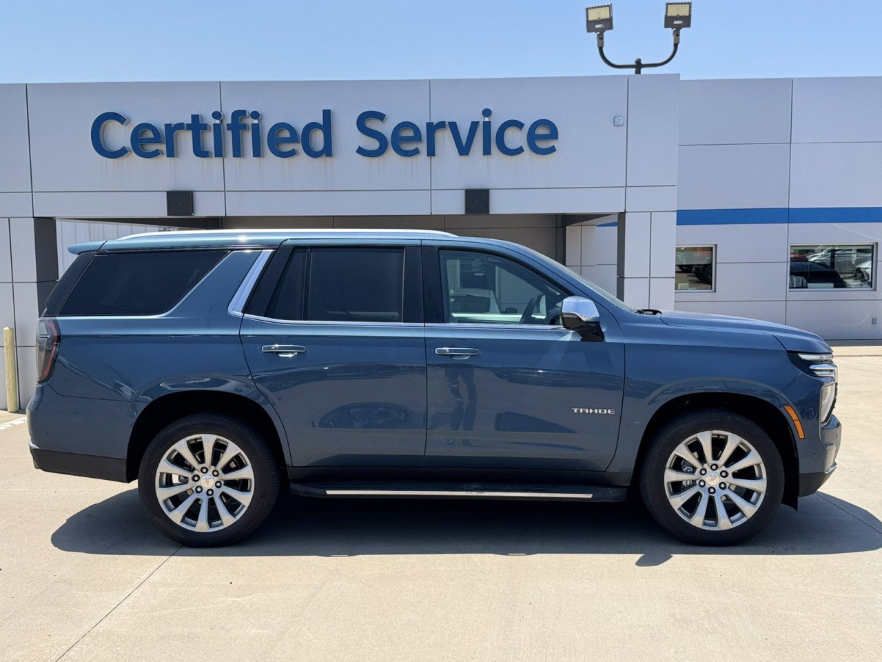 Used 2025 Chevrolet Tahoe Premier RWD image 3