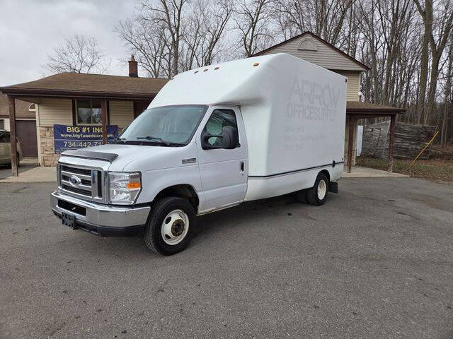 Used 2018 Ford E-350 and Econoline 350 Super Duty w/ Power Windows & Locks Group RWD image 2