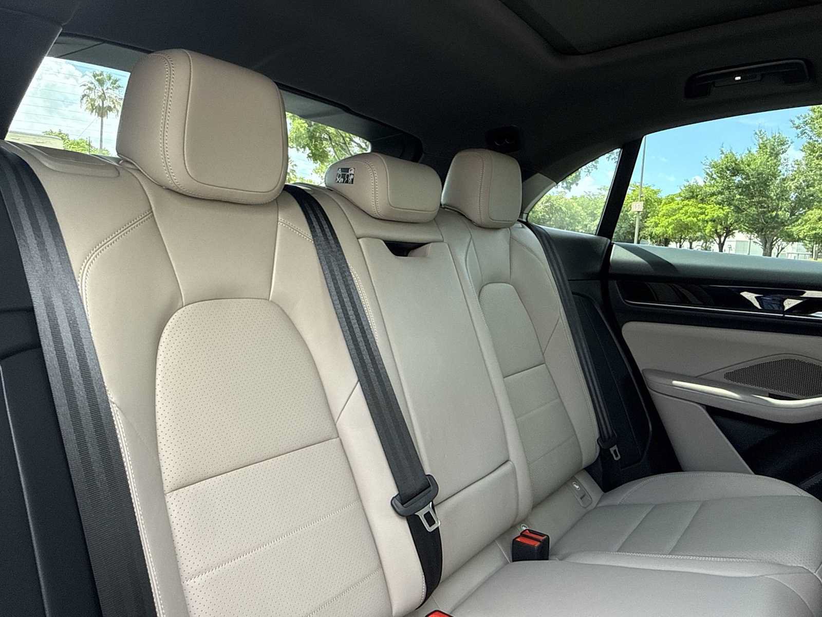Used 2025 Porsche Macan Electric RWD image 26