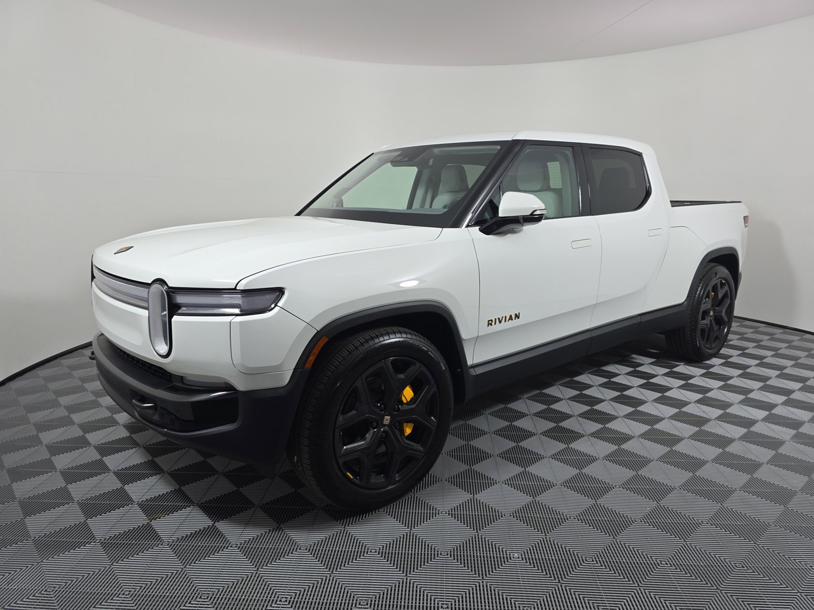 Used 2025 Rivian R1T Premium
