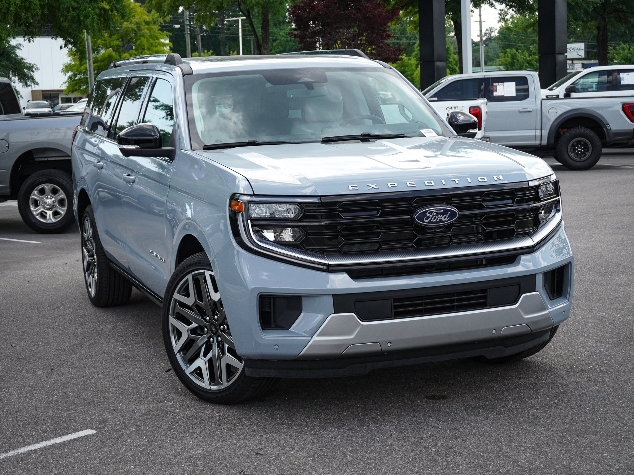 Used 2026 Ford Expedition Max Platinum w/ Platinum Ultimate Package AWD/4WD image 2