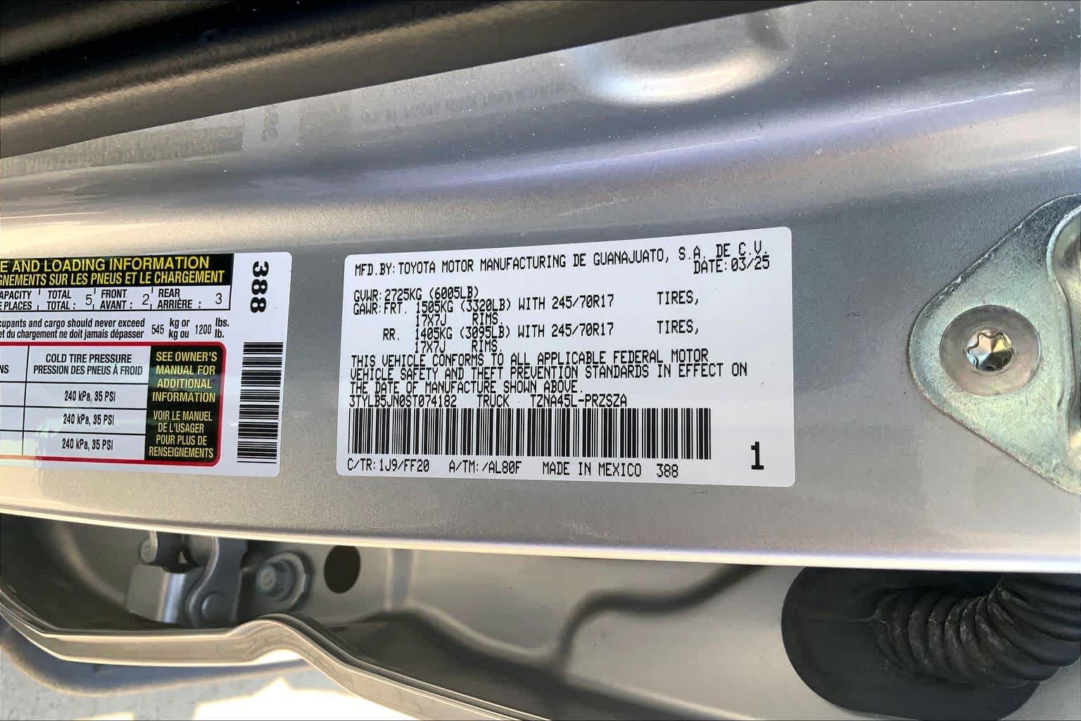 Used 2025 Toyota Tacoma SR5 AWD/4WD image 34