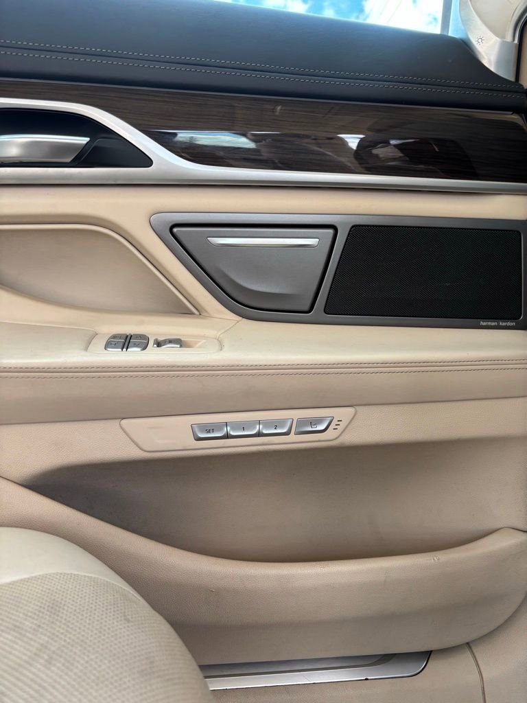 Used 2016 BMW 750i xDrive image 21