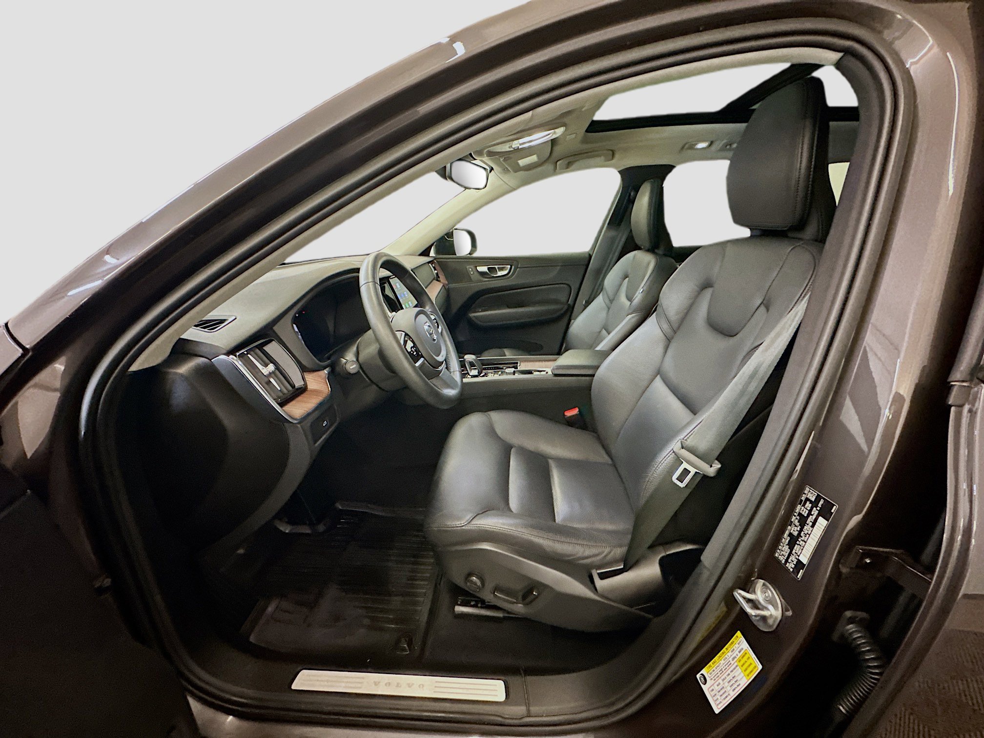 Used 2023 Volvo XC60 B5 Plus w/ Climate Package image 13