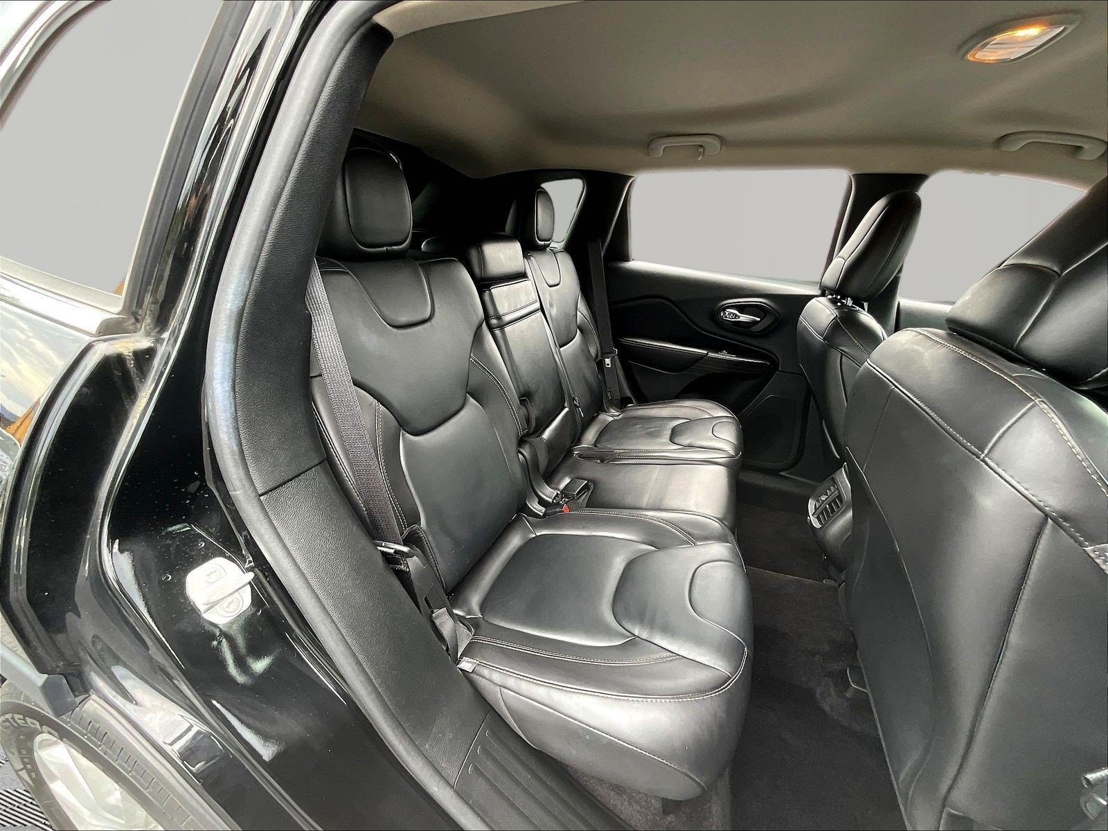 Used 2017 Jeep Cherokee Limited FWD image 23