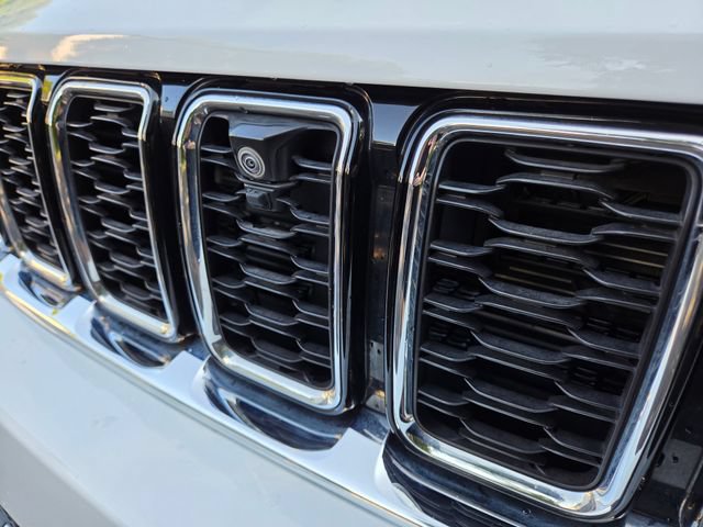 Used 2023 Jeep Grand Cherokee Limited w/ Luxury Tech Group II AWD/4WD image 40