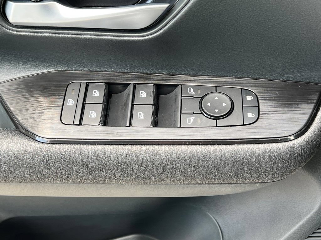 New 2025 Nissan Kicks SV w/ SV Premium Package AWD/4WD image 26