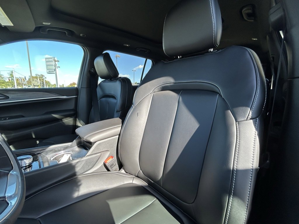 New 2025 Jeep Grand Cherokee L Limited image 15