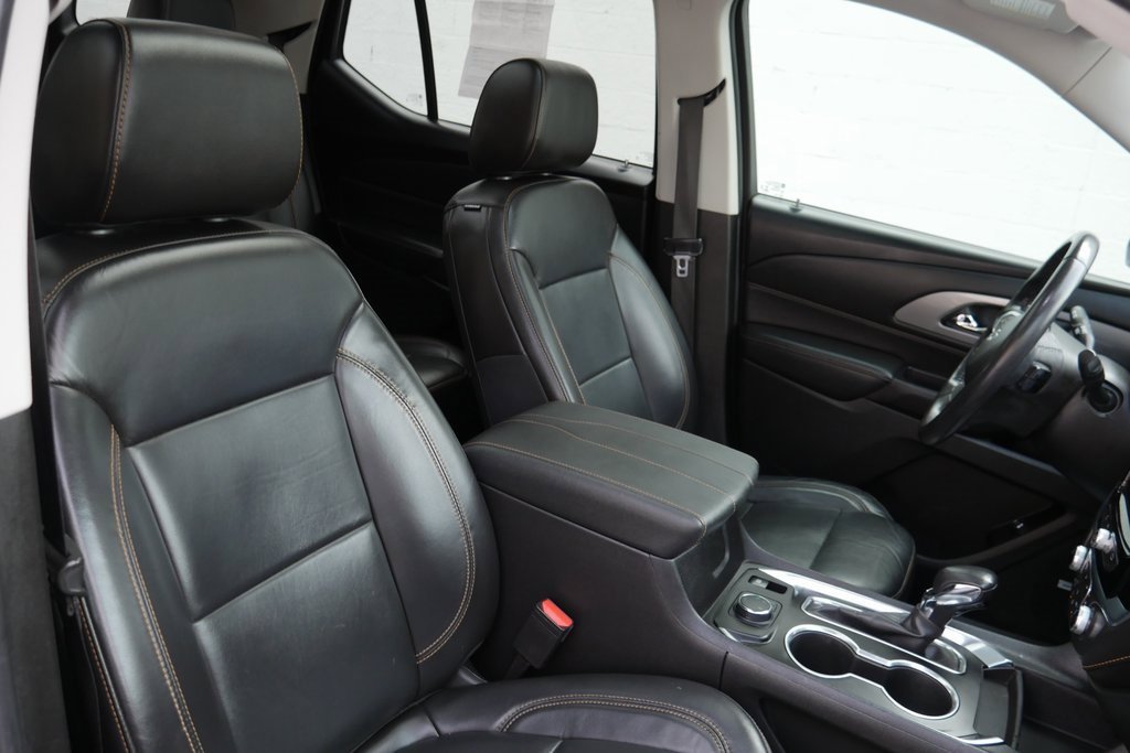 Used 2021 Chevrolet Traverse RS image 24
