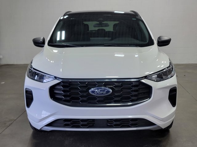 Used 2023 Ford Escape ST-Line w/ Tech Pack #1 AWD/4WD image 3