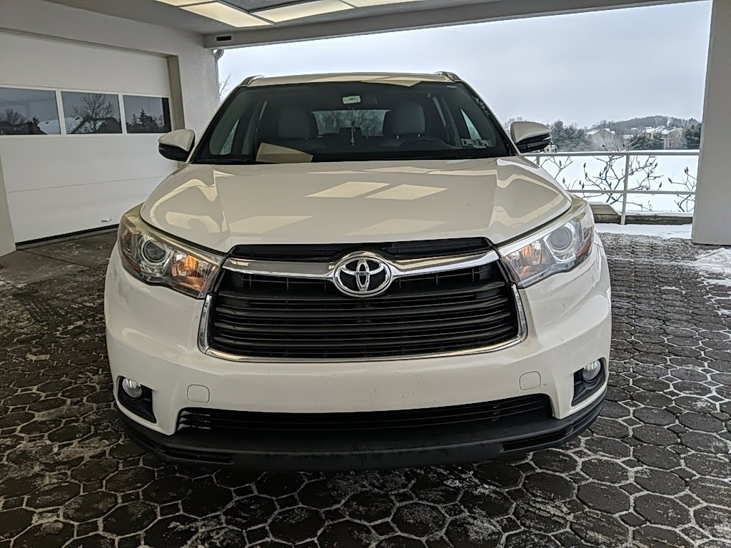 Used 2016 Toyota Highlander XLE image 2