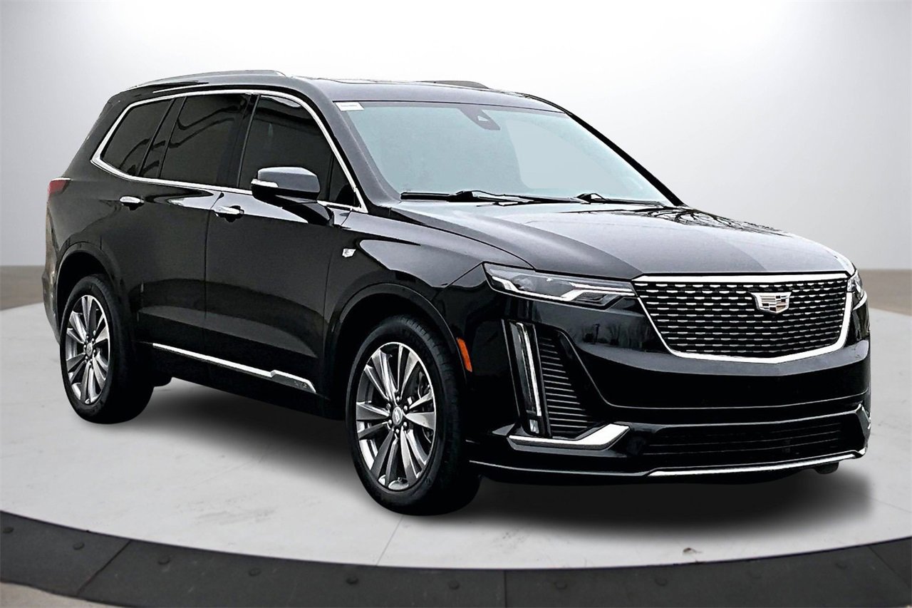 Used 2022 Cadillac XT6 Premium Luxury w/ Technology Package image 2
