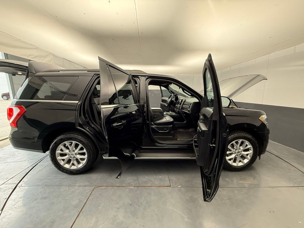 Used 2020 Ford Expedition XLT w/ Equipment Group 202A AWD/4WD image 19