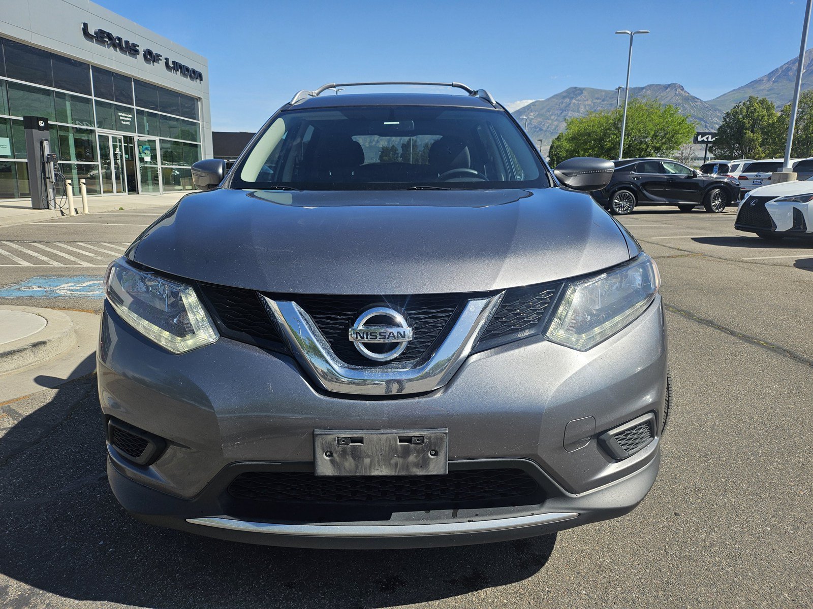 Used 2016 Nissan Rogue SV AWD/4WD image 2
