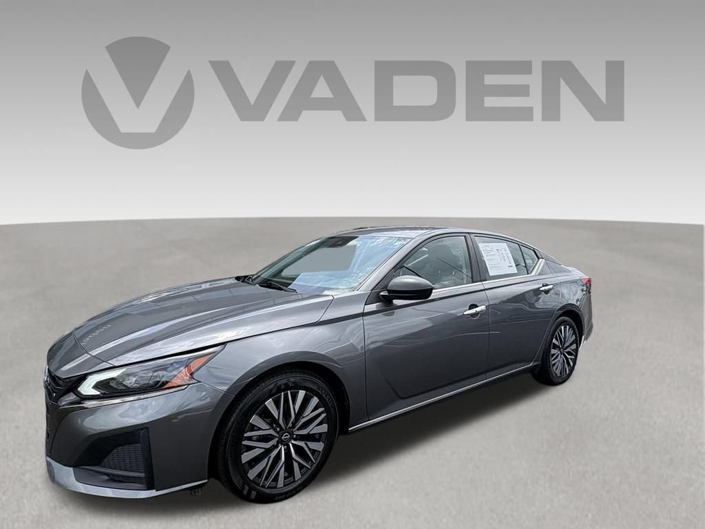 Used 2024 Nissan Altima 2.5 SV FWD image 1