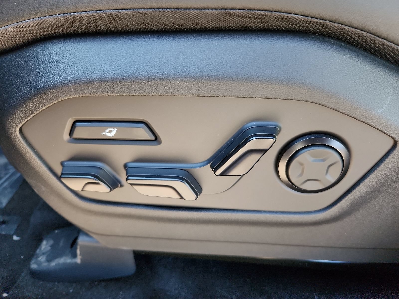 New 2025 Hyundai Santa Fe Calligraphy AWD/4WD image 14