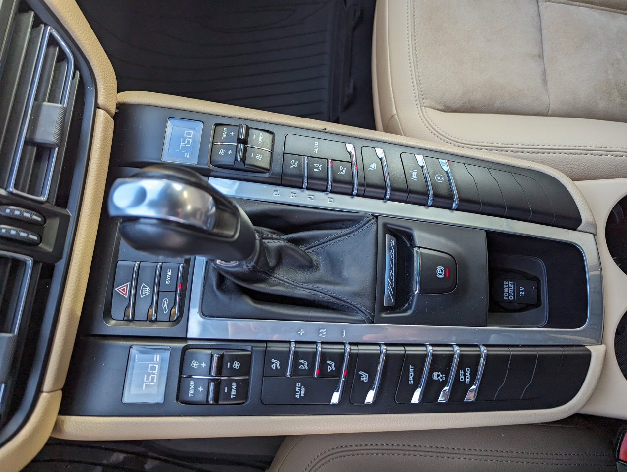 Used 2020 Porsche Macan AWD image 26