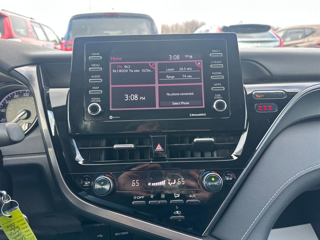 Used 2024 Toyota Camry SE image 19