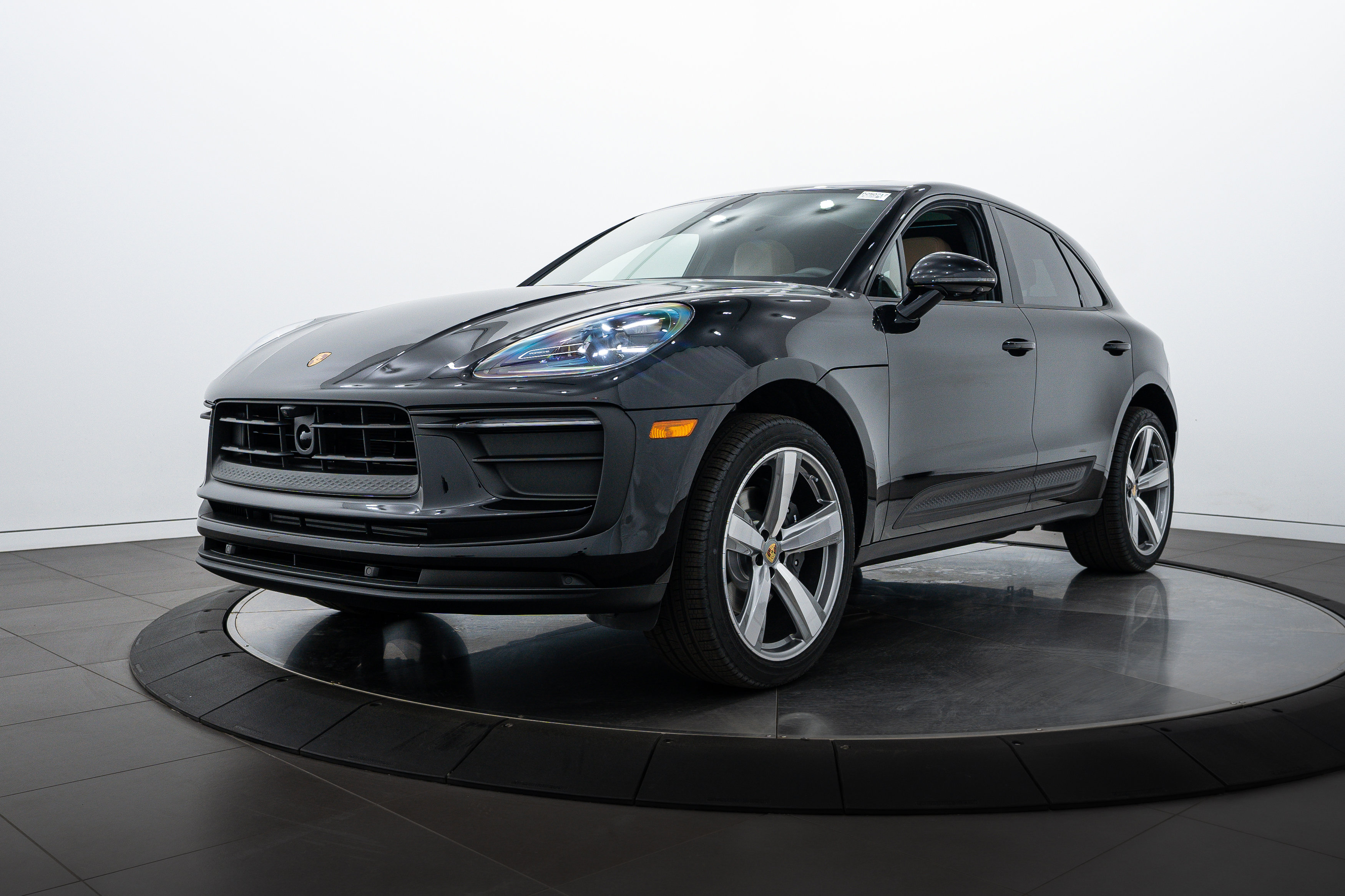 New 2025 Porsche Macan video 1