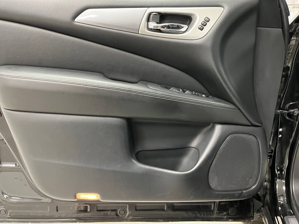 Used 2019 Nissan Pathfinder SL AWD/4WD image 24