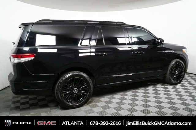 Used 2022 Lincoln Navigator L 4WD image 2