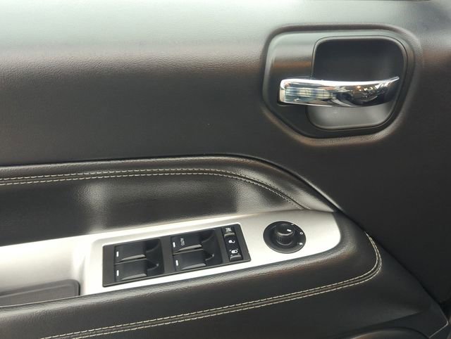 Used 2017 Jeep Compass Latitude FWD image 13