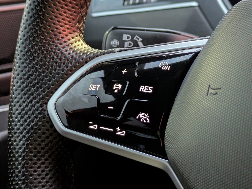 Used 2024 Volkswagen Tiguan SE R-Line image 26