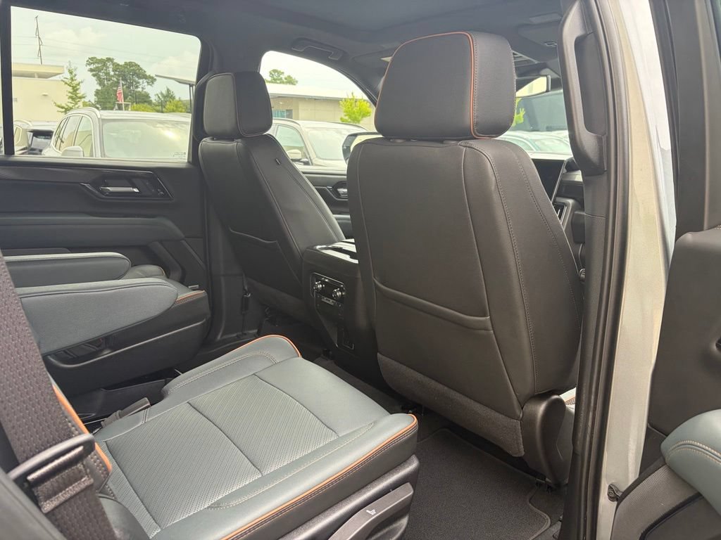 Used 2025 GMC Yukon AT4 AWD/4WD image 13