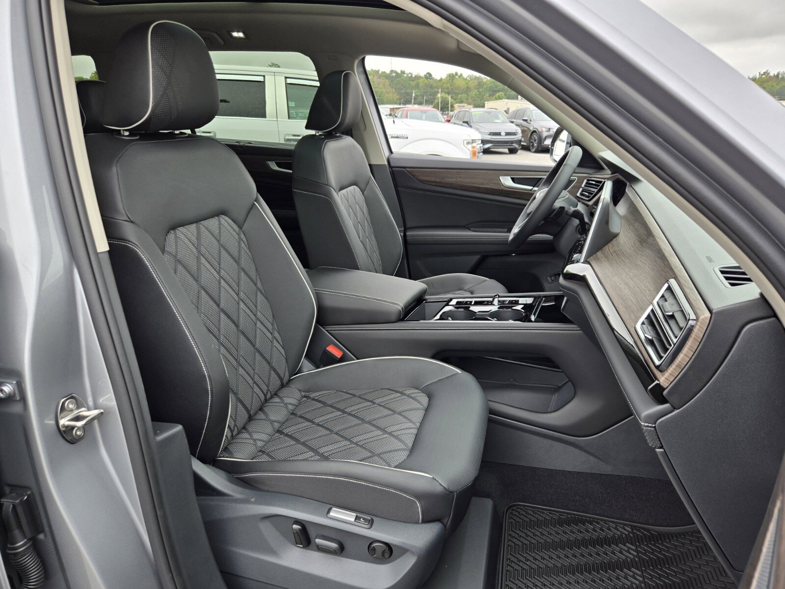 New 2026 Volkswagen Atlas SEL Premium R-Line image 13