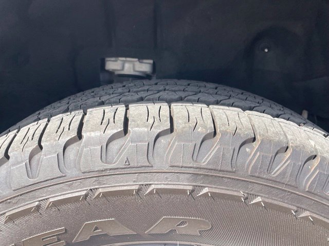 Used 2025 Jeep Grand Cherokee Laredo RWD image 9