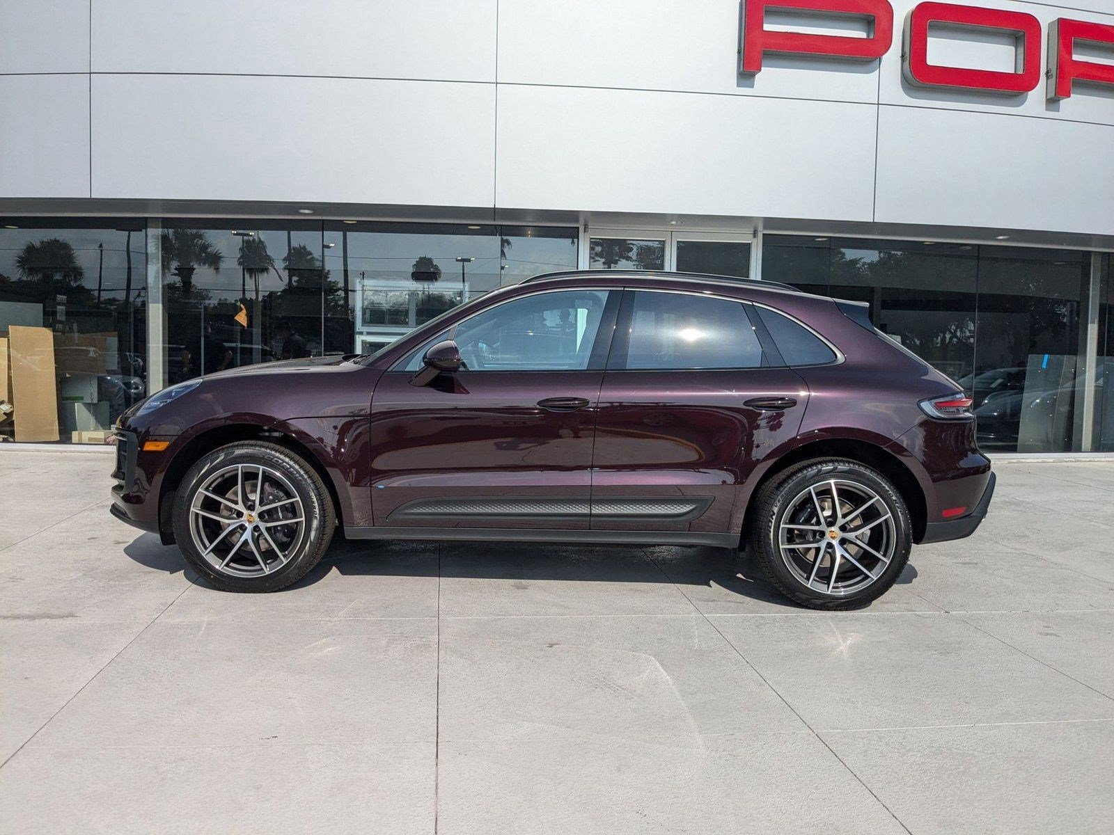 Certified 2025 Porsche Macan image 2