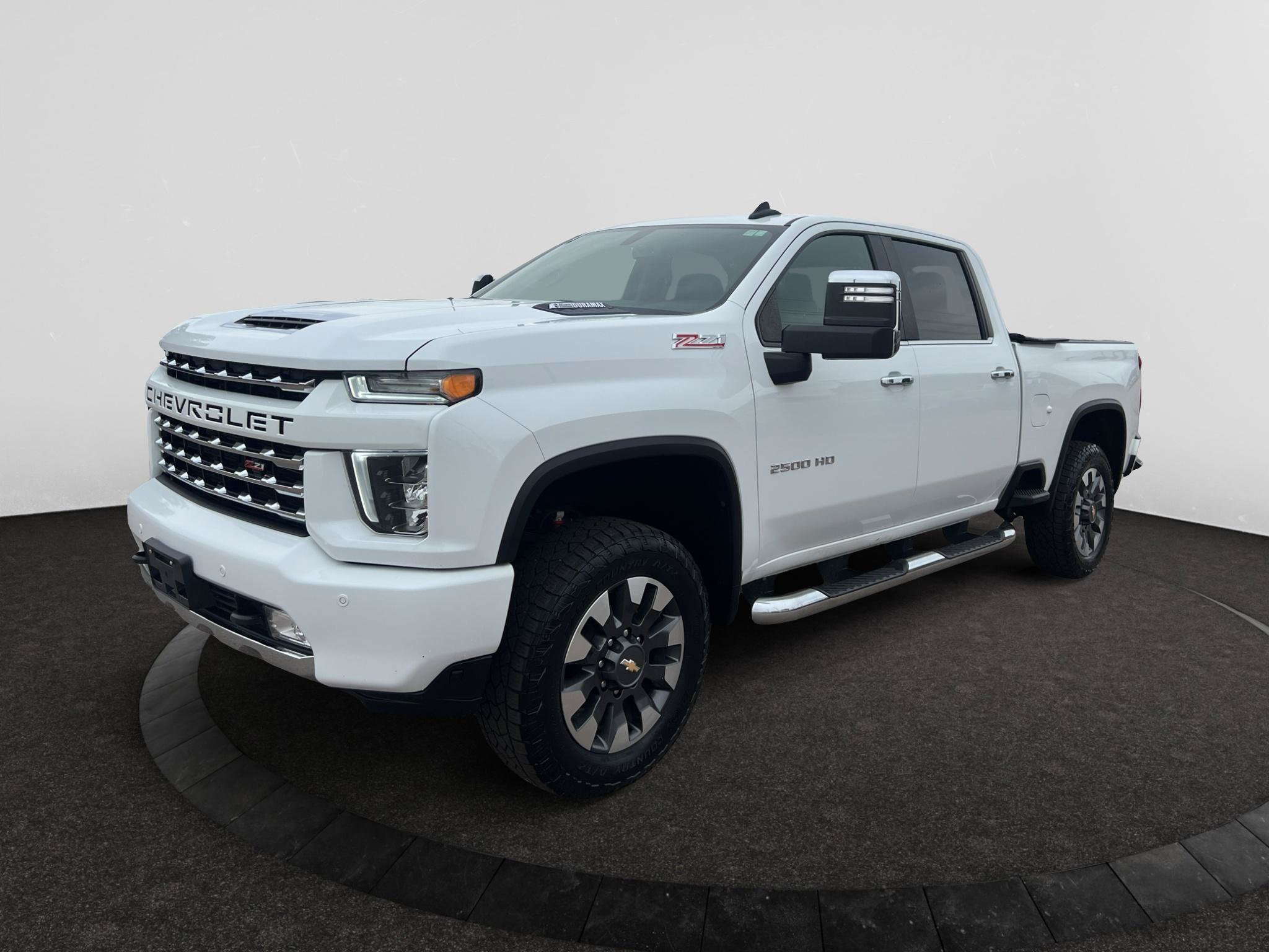 Used 2021 Chevrolet Silverado 2500 LT AWD/4WD image 3