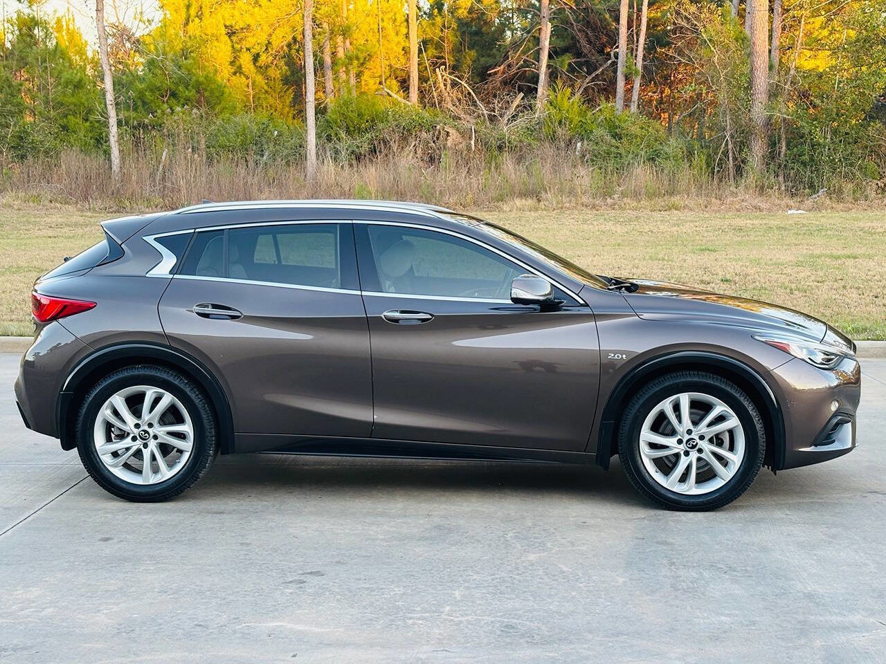 Used 2019 INFINITI QX30 w/ Navigation Package image 4