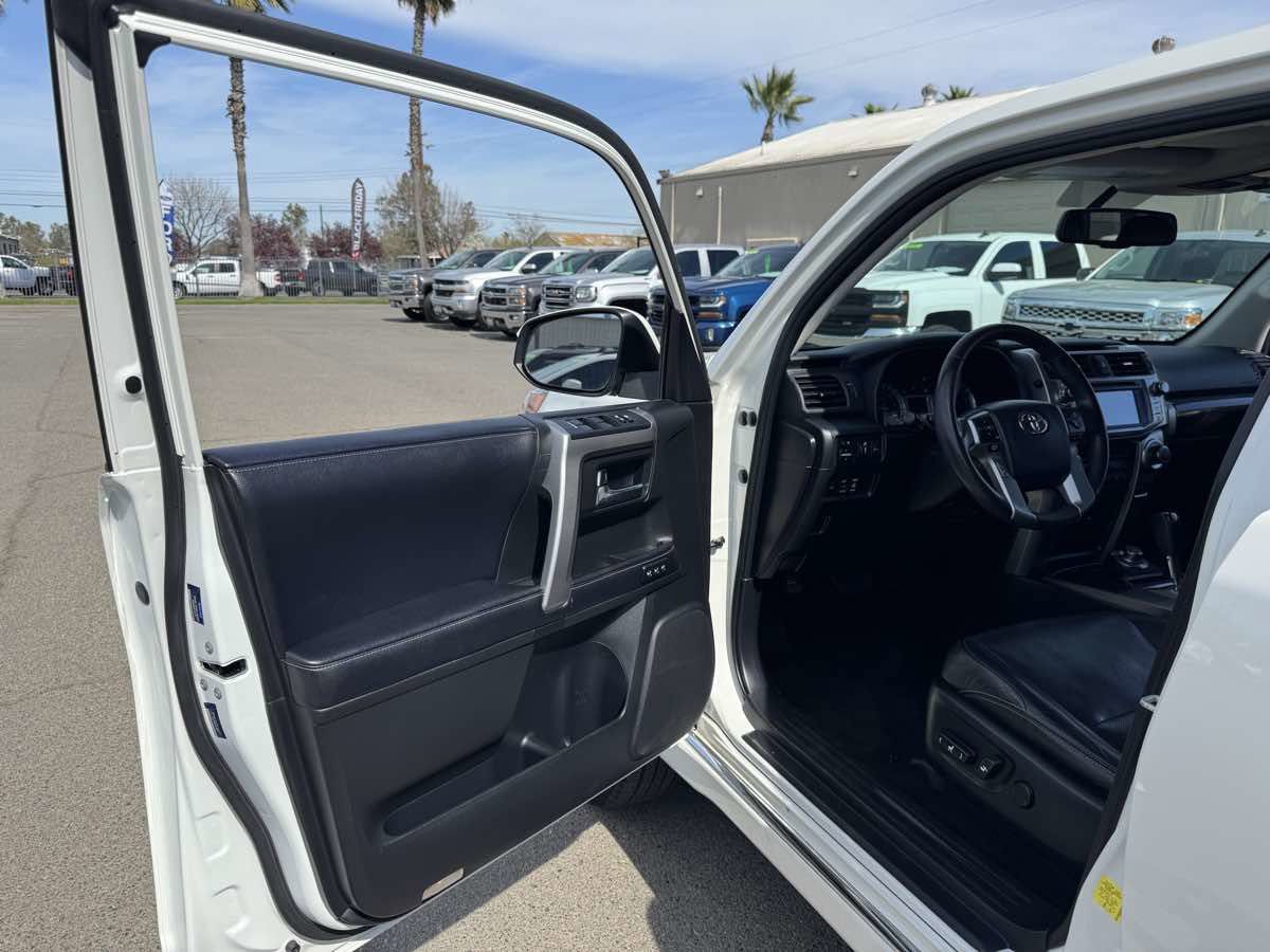 Used 2018 Toyota 4Runner Limited AWD/4WD image 21