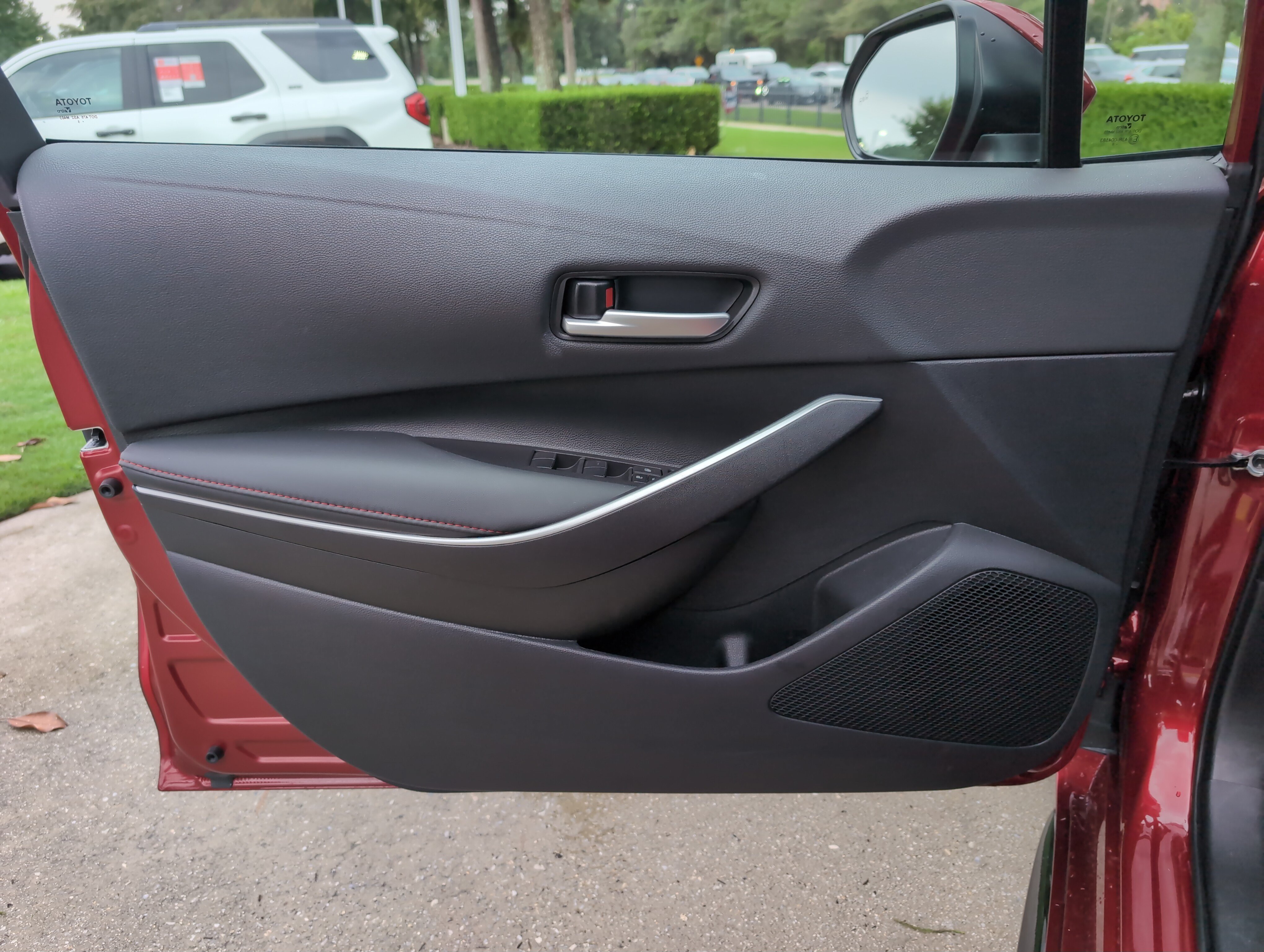 Certified 2025 Toyota Corolla SE w/ SE Premium Package FWD image 14