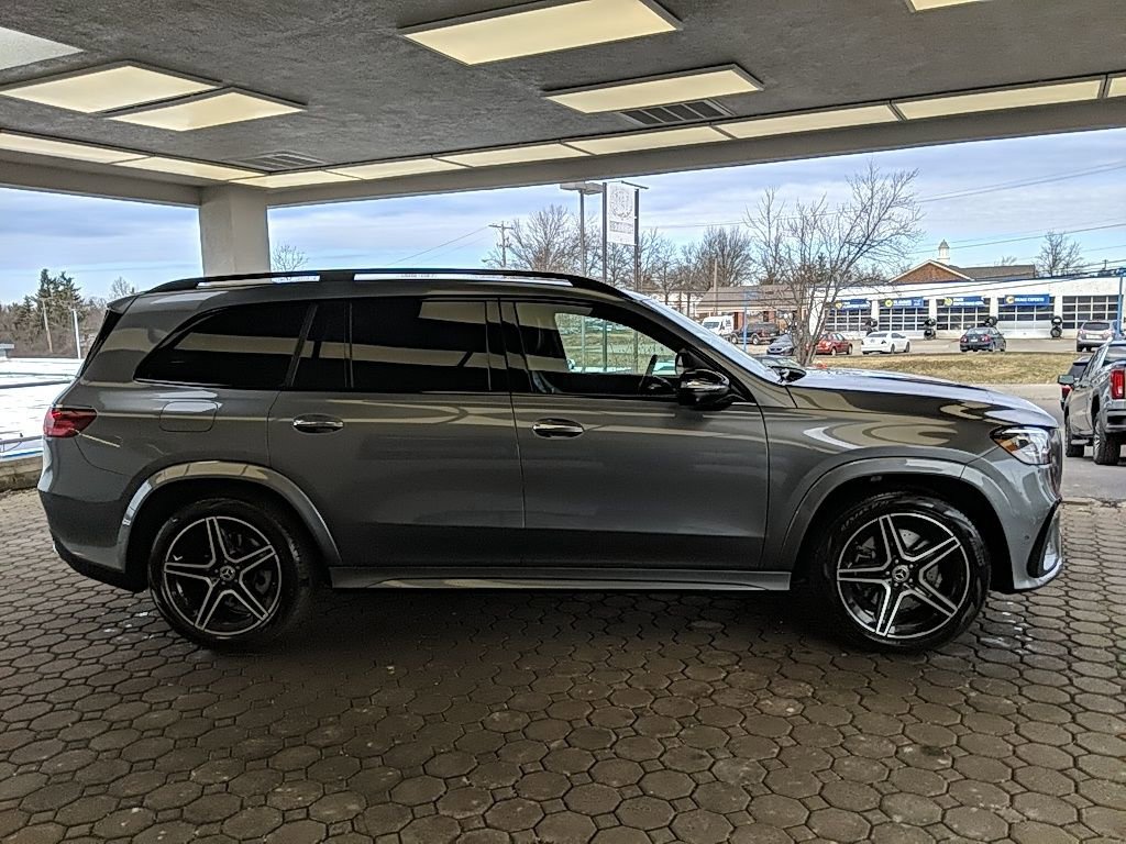 Used 2025 Mercedes-Benz GLS 450 4MATIC image 4