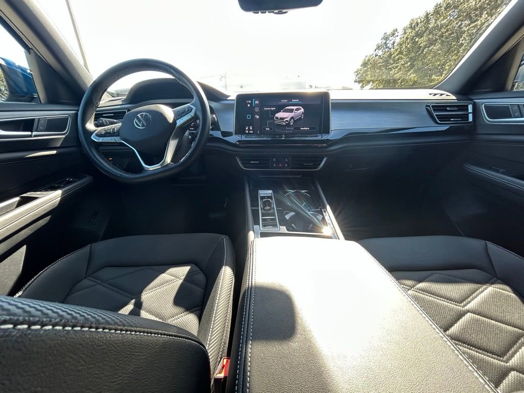 Used 2025 Volkswagen Atlas Cross Sport SE w/ Panoramic Sunroof Package image 10