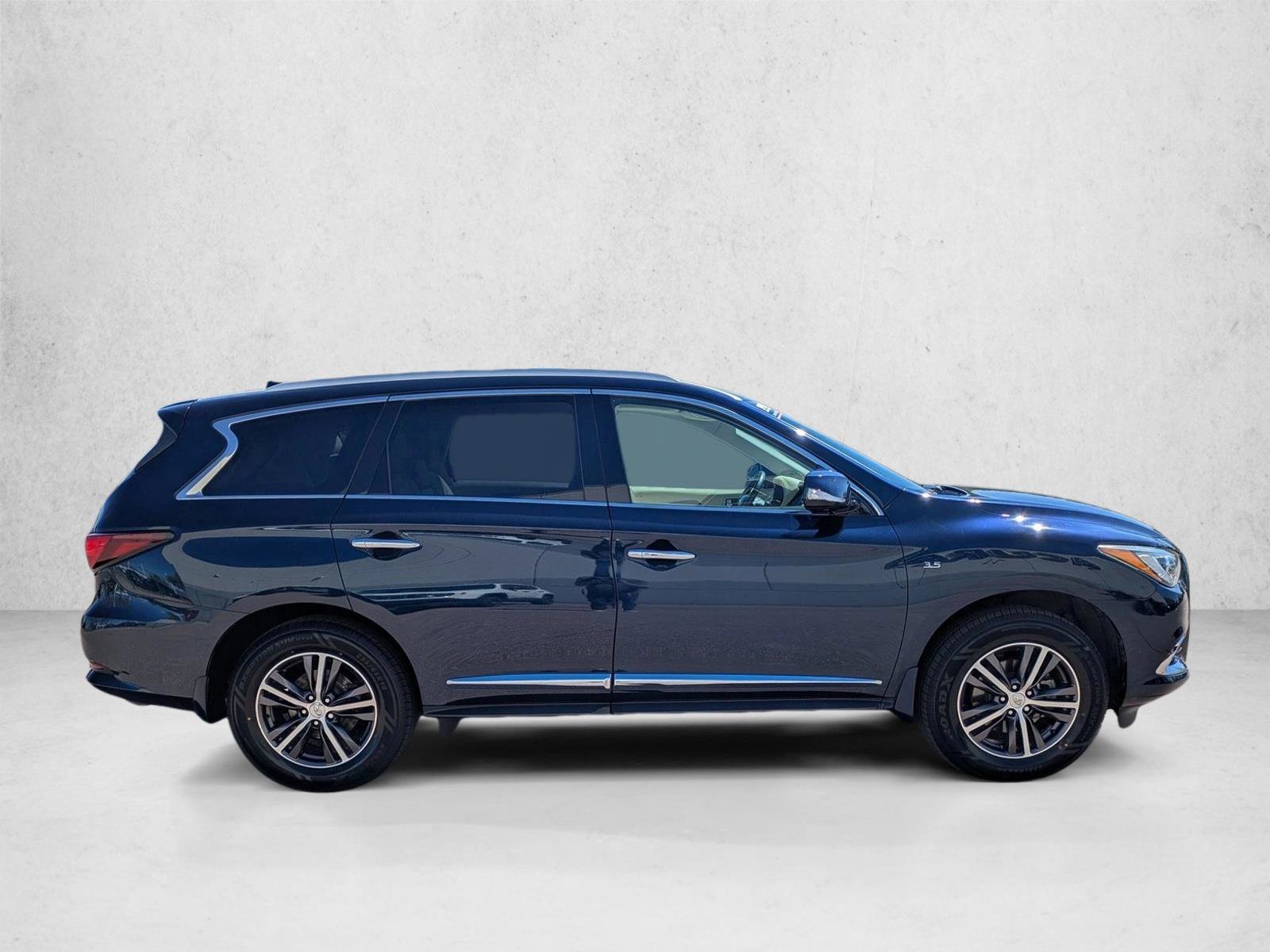 Used 2019 INFINITI QX60 Luxe w/ Essential Package AWD/4WD image 4