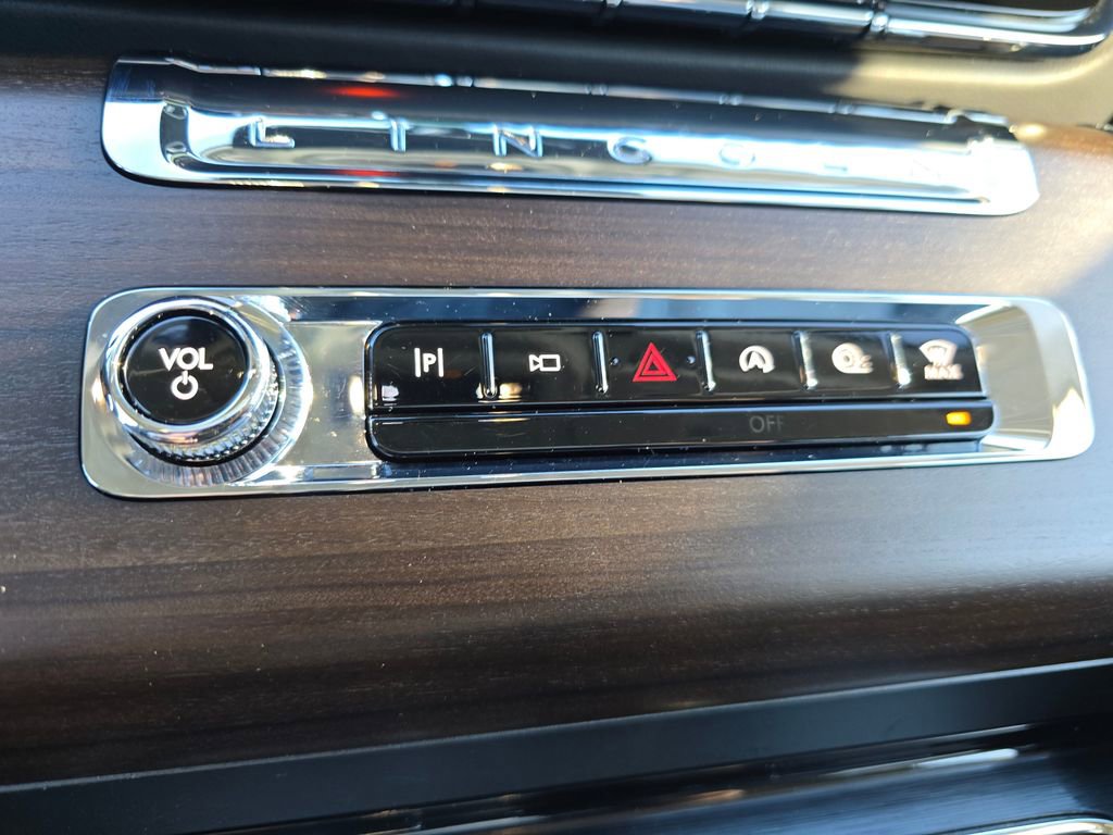 Used 2025 Lincoln Aviator Reserve w/ Jet Appearance Package AWD/4WD image 25