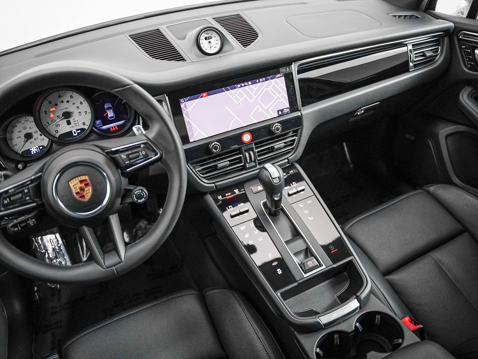 Certified 2025 Porsche Macan S AWD/4WD image 19