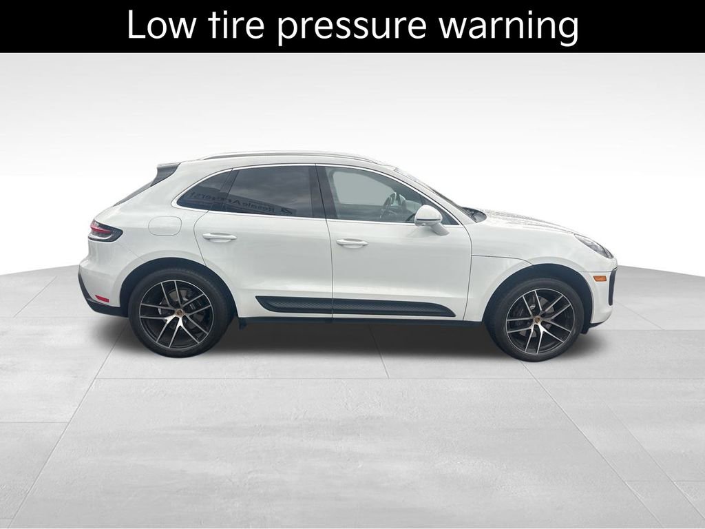 Used 2023 Porsche Macan Base image 9